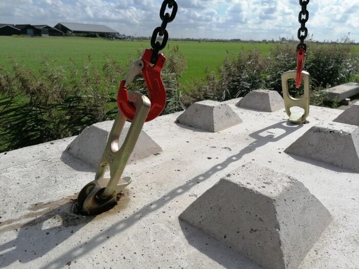 lifting anchors for concrete stacking blocks