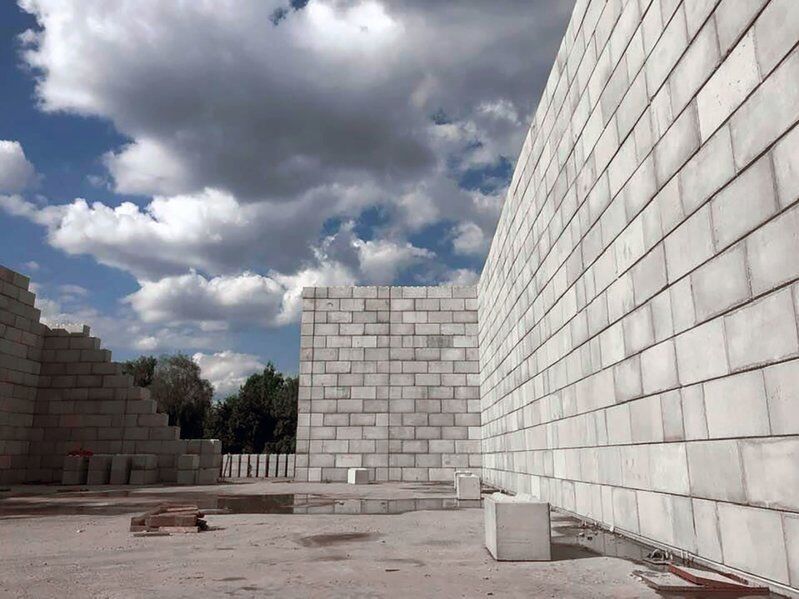 Betonblock muur voor het voorkomen van explosies