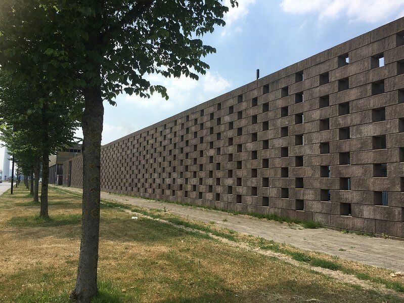 Walls & buildings
