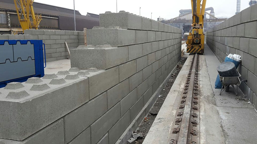 betonblock-concrete-blocks-construction-walls-crane