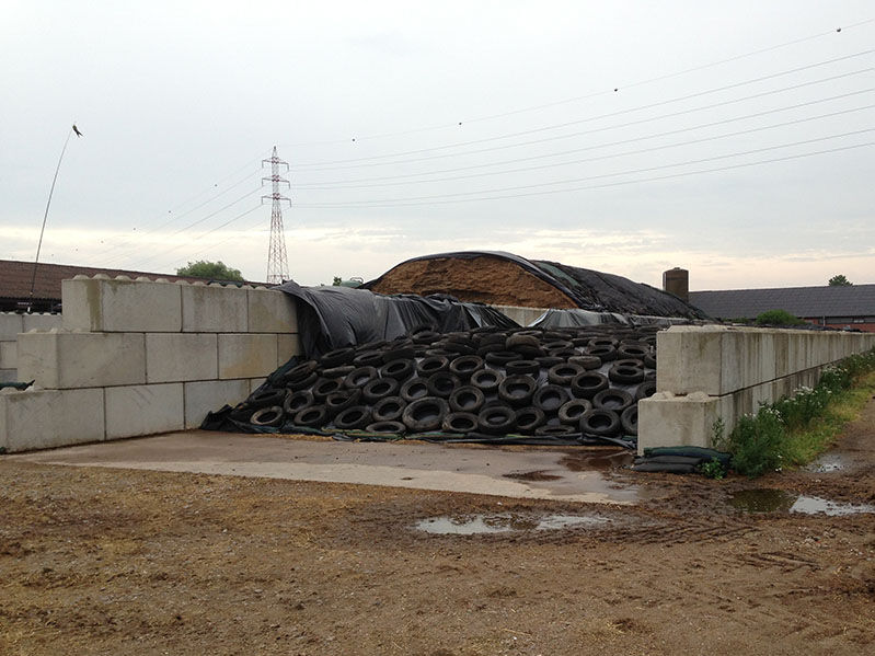 Betonblokken voor de bouw van duurzame sleufsilo's in de landbouwsector