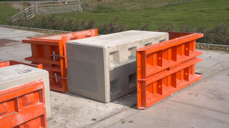 Casting concrete blocks 8