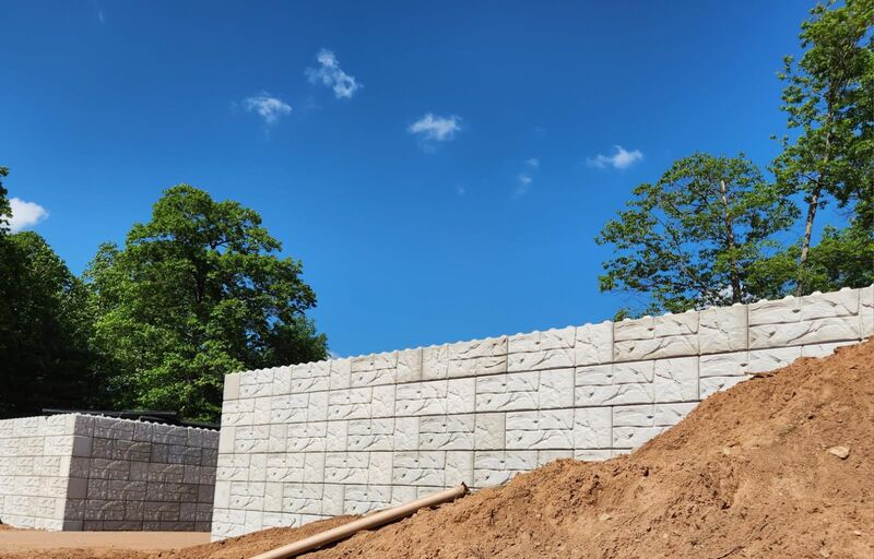 How formliners blend concrete blocks into mountainous landscapes