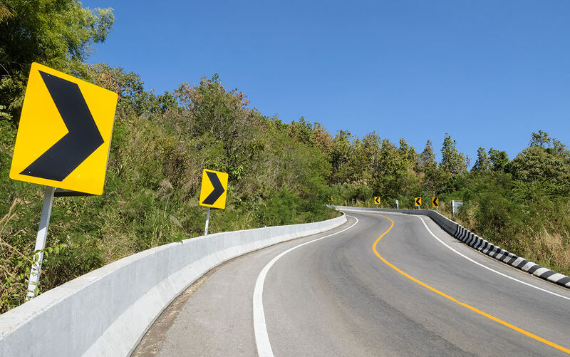 Betonblock-road-works-barrier-road
